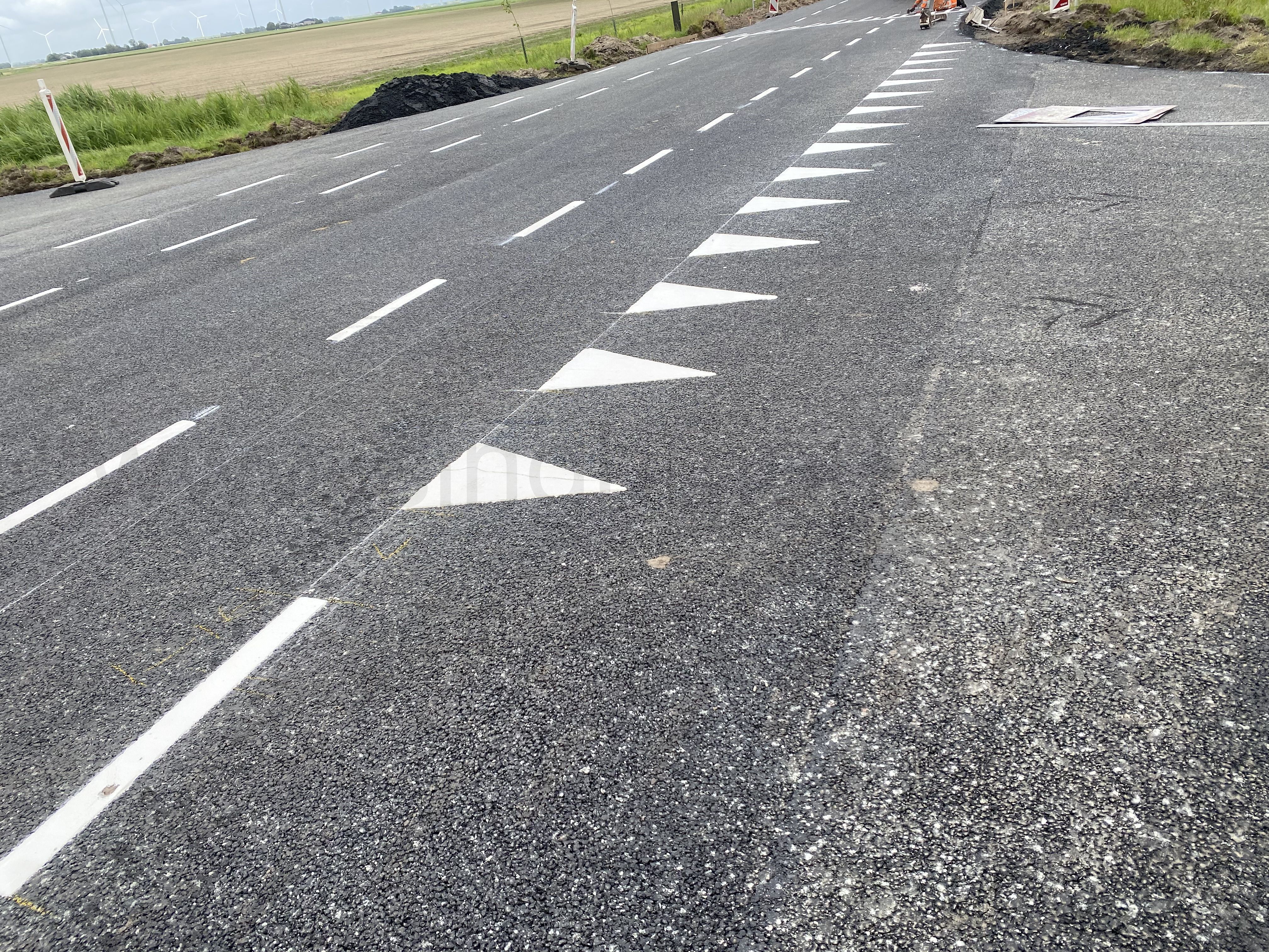 Zichtbare wegmarkeringen voor verkeer
